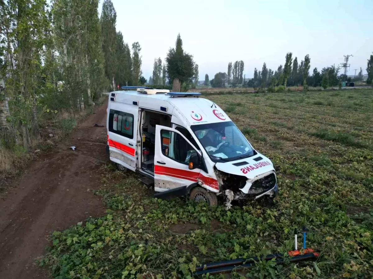 Afyonkarahisar’da Ambulans Kazasında Yaralılar Yardıma Koştu