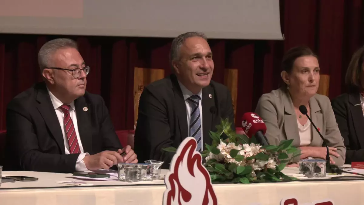 CHP’nin Uşak Eğitim Buluşmaları: Eğitimdeki Sorunlar ve Çözüm Önerileri