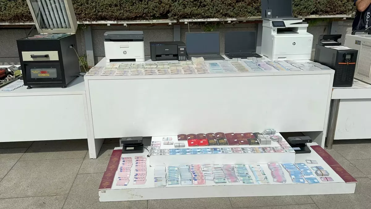 İstanbul’da Kaçak Göçmen ve Firariler İçin Sahte Pasaport Operasyonu