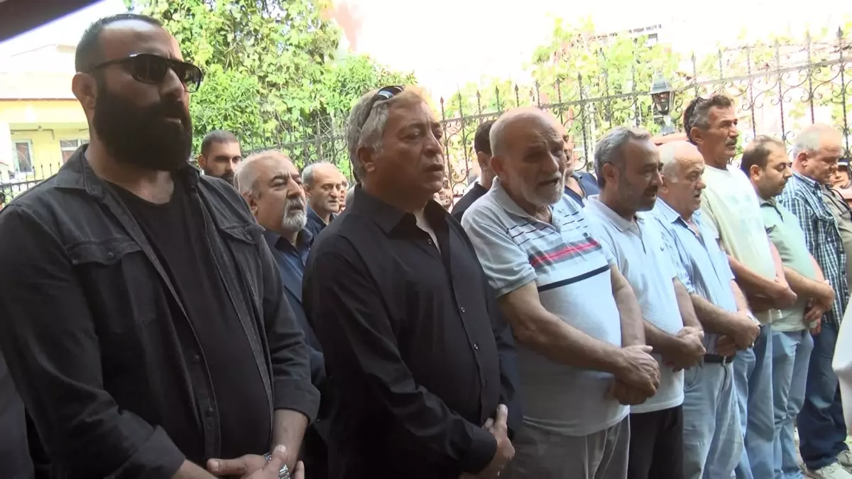Cenaze Namazında Tabuttan Sesler