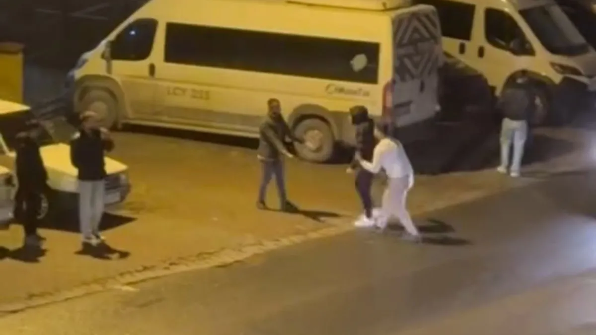 Ataşehir’de kaza sonrası ortalık karıştı: Tekmeli yumruklu kavga!
