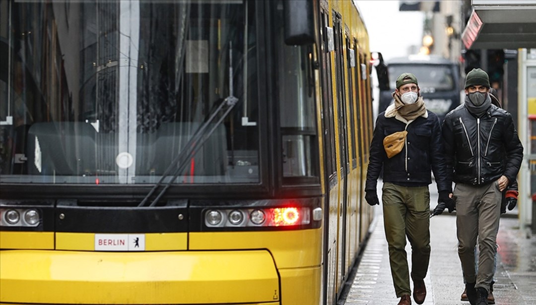 Almanya’da iki belediye otobüsü çarpıştı: 5’i ağır 35 yaralı