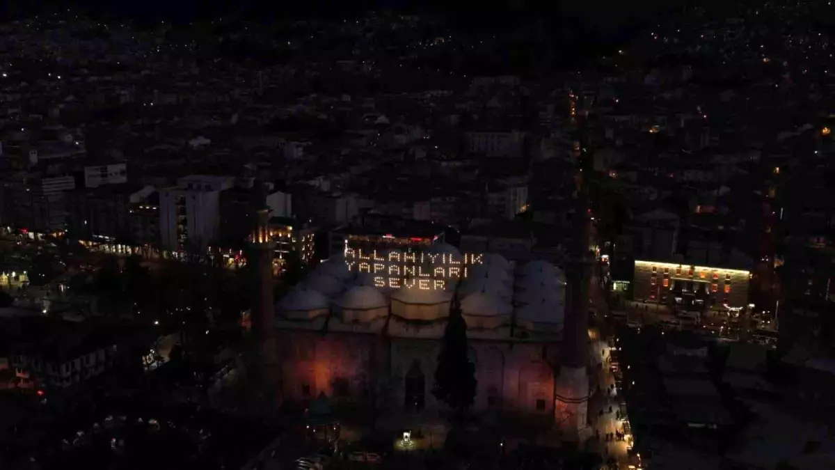 Bursa Ulu Cami’de Ramazan Mahyası