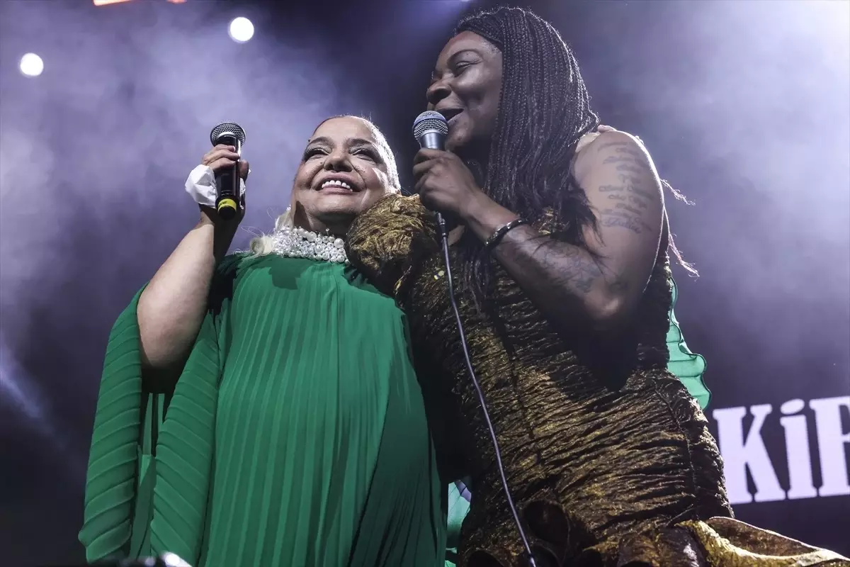 Kibariye ile Buika’dan tarihi konser: Sevdam Ağlıyor şarkısını seslendirdiler