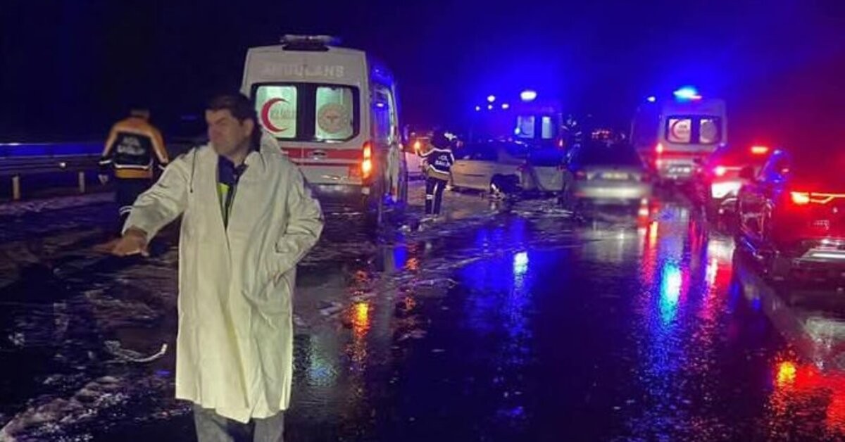 Aksaray’da 12 araçlık zincirleme trafik kazasında 10 kişi yaralandı