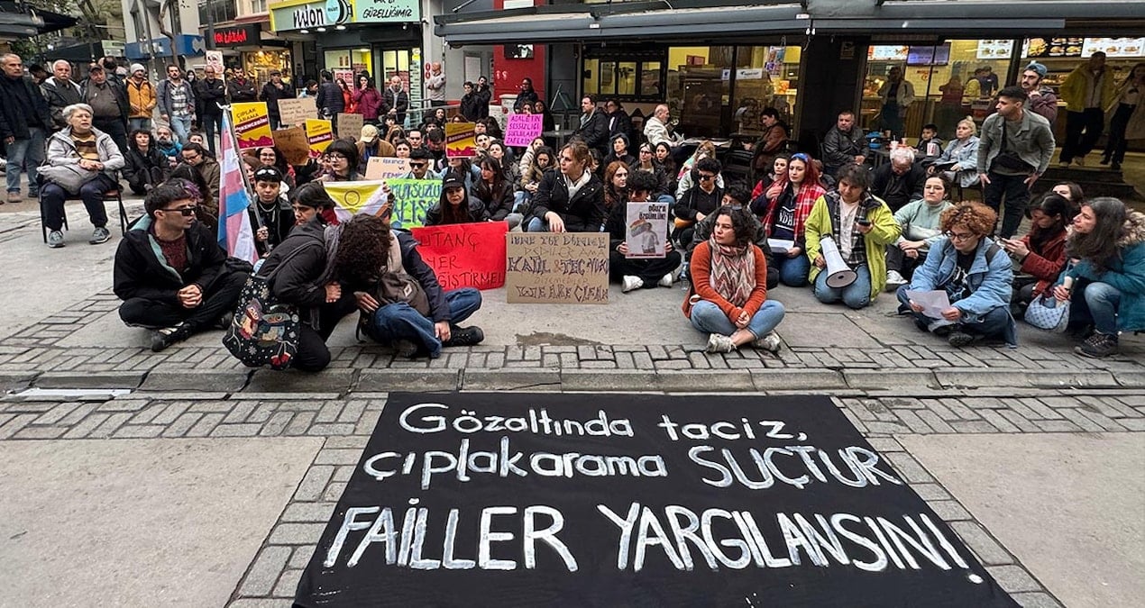 İzmir’de kadınlardan gözaltı protestosu